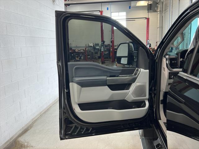 Photo of 2024 Agate Black Metallic Ford F-250