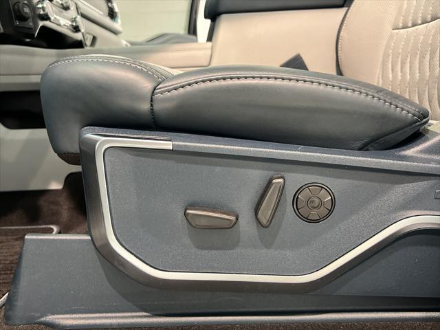 Photo of 2024 Agate Black Metallic Ford F-250