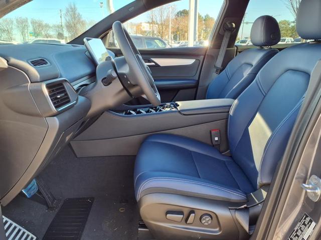 Photo of 2025 Neptune Grey Metallic VinFast VF 8