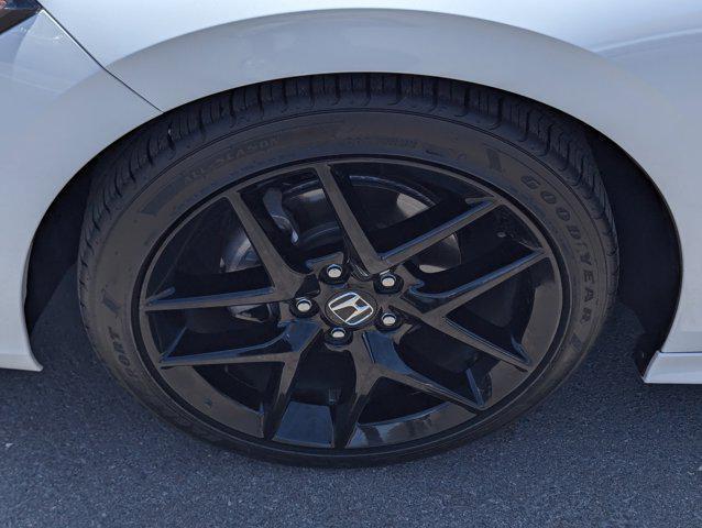 Photo of 2022 white Honda Civic