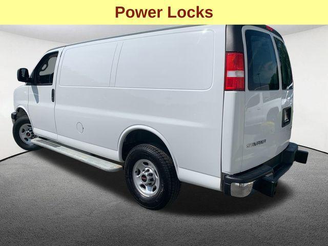 Photo of 2022 Summit White GMC Savana 2500
