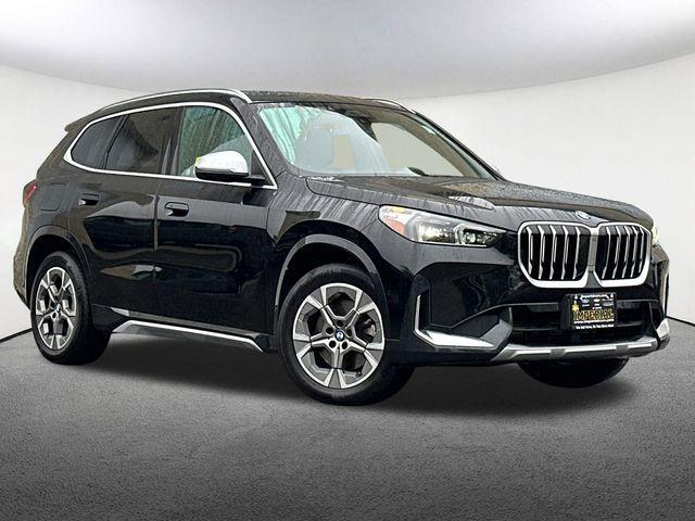 Photo of 2024 Black Sapphire Metallic BMW X1