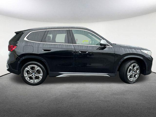 Photo of 2024 Black Sapphire Metallic BMW X1