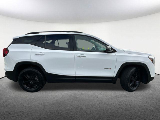Photo of 2023 Summit White GMC Terrain