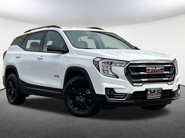 Photo of 2023 Summit White GMC Terrain