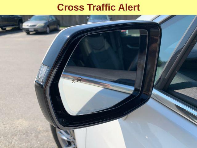 Photo of 2021 Crystal White Tricoat Cadillac XT5