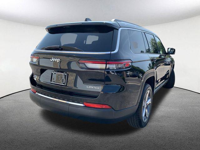 Photo of 2021 Diamond Black Crystal Pearlcoat Jeep Grand Cherokee L