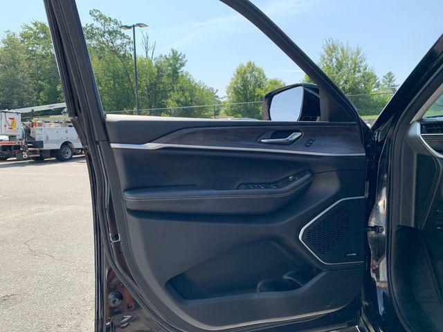 Photo of 2021 Diamond Black Crystal Pearlcoat Jeep Grand Cherokee L