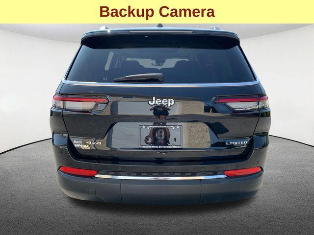 Photo of 2021 Diamond Black Crystal Pearlcoat Jeep Grand Cherokee L