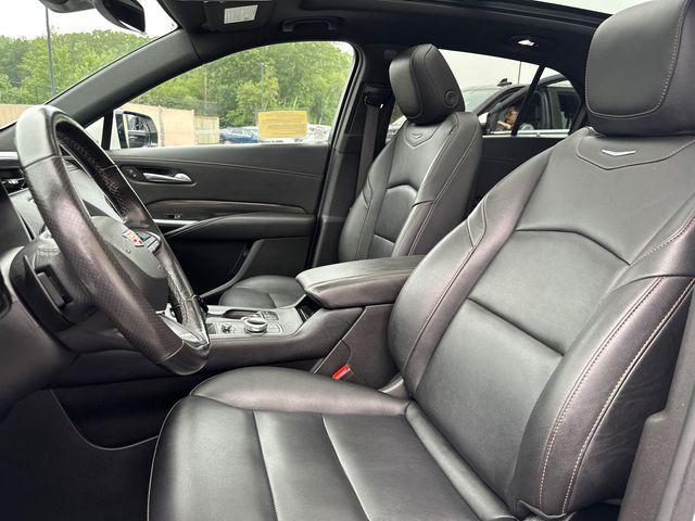 Photo of 2023 Crystal White Tricoat Cadillac XT4