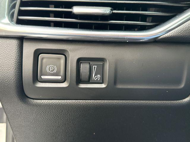 Photo of 2023 Crystal White Tricoat Cadillac XT4