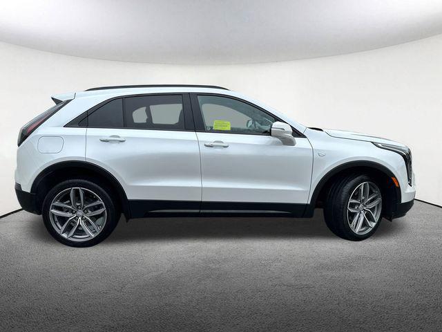 Photo of 2023 Crystal White Tricoat Cadillac XT4
