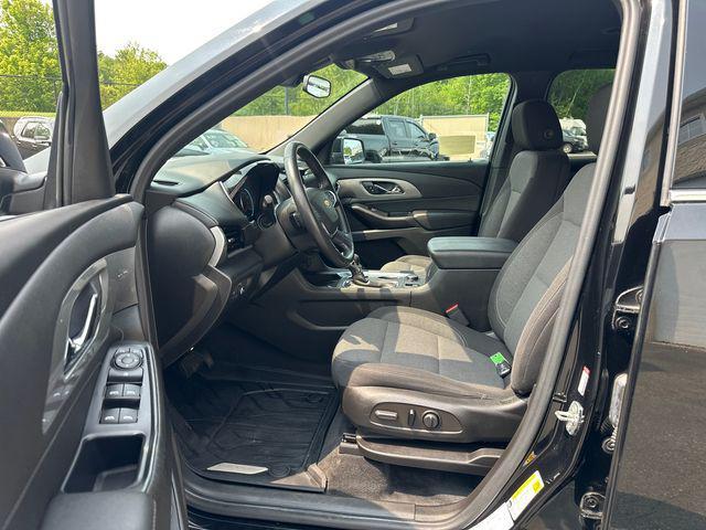 Photo of 2022 Mosaic Black Metallic Chevrolet Traverse