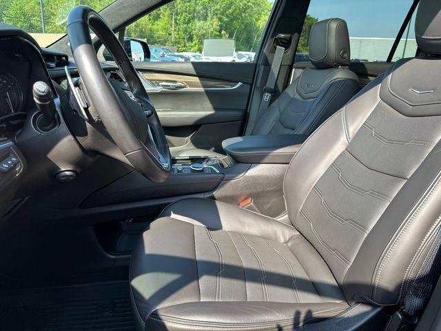 Photo of 2023 Stellar Black Metallic Cadillac XT6