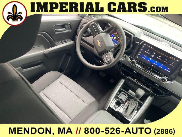 Photo of 2025 Summit White Chevrolet Colorado