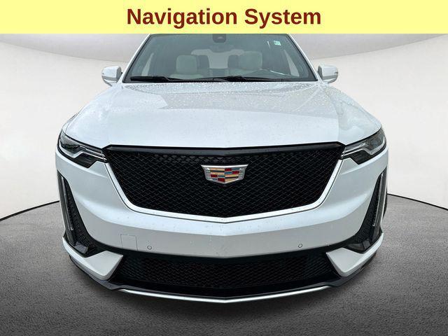 Photo of 2023 Crystal White Tricoat Cadillac XT6
