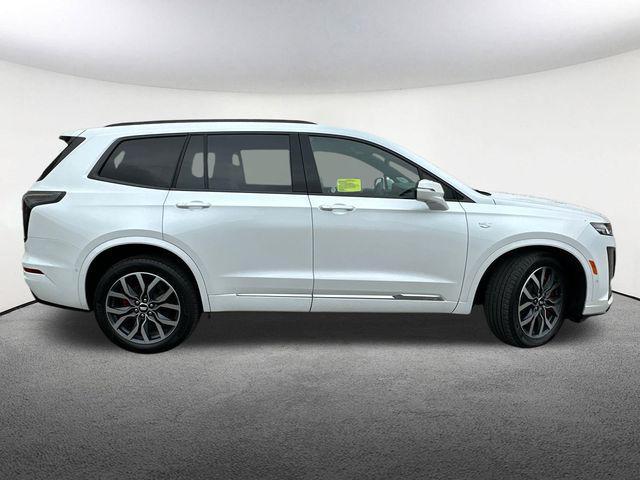 Photo of 2023 Crystal White Tricoat Cadillac XT6