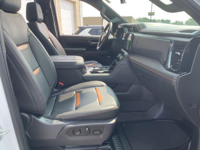 Photo of 2025 Summit White GMC Sierra 2500