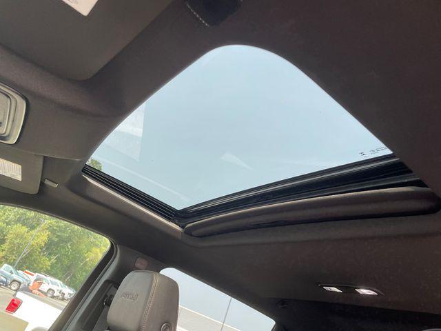 Photo of 2025 Summit White GMC Sierra 2500