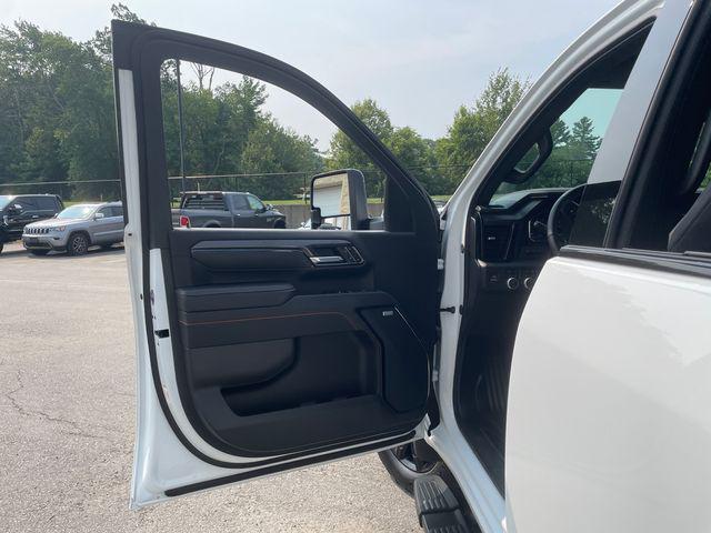 Photo of 2025 Summit White GMC Sierra 2500