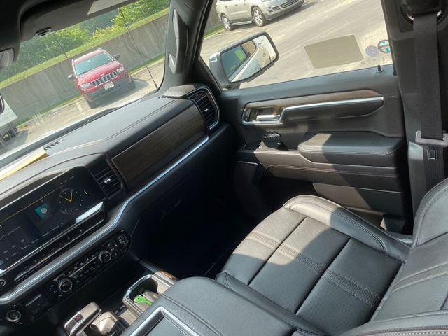 Photo of 2022 Pearl Chevrolet Silverado 1500