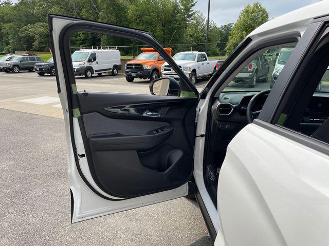 Photo of 2026 Summit White Chevrolet Trailblazer