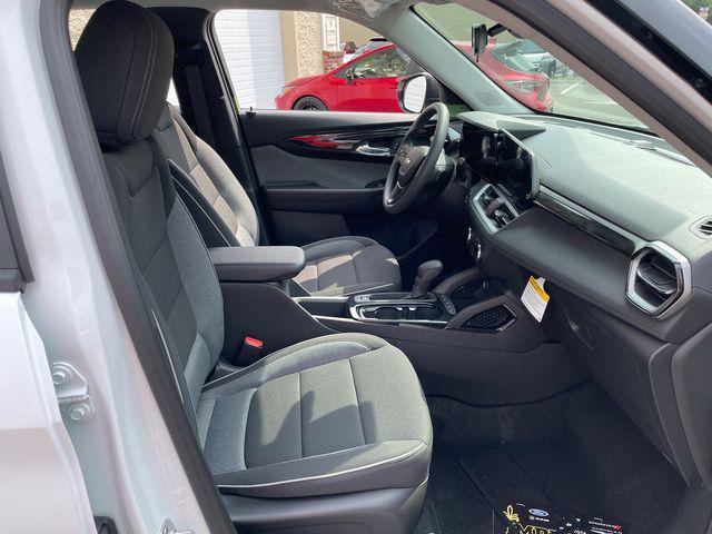 Photo of 2026 Summit White Chevrolet Trailblazer