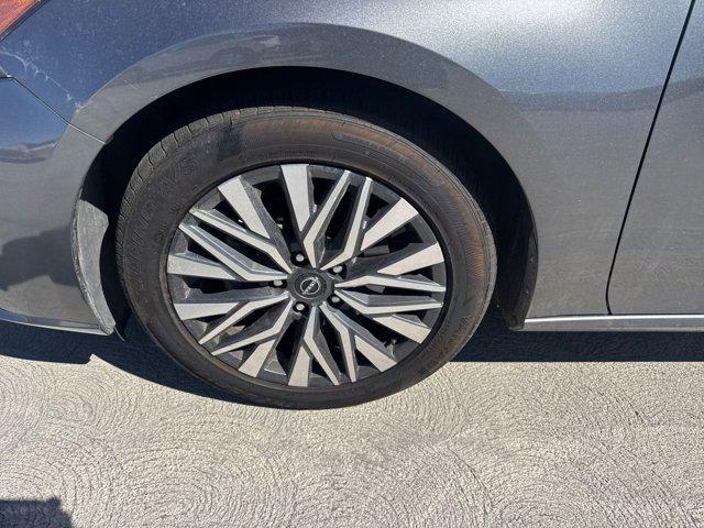 Photo of 2023 Gun Metallic Nissan Altima