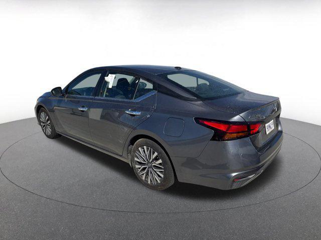 Photo of 2023 Gun Metallic Nissan Altima
