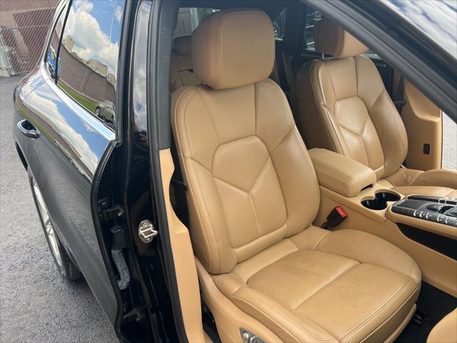 Photo of 2017 Black Porsche Macan