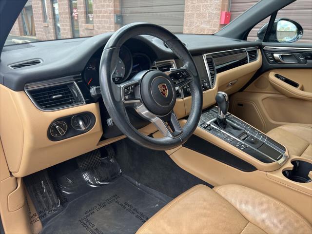 Photo of 2017 Black Porsche Macan