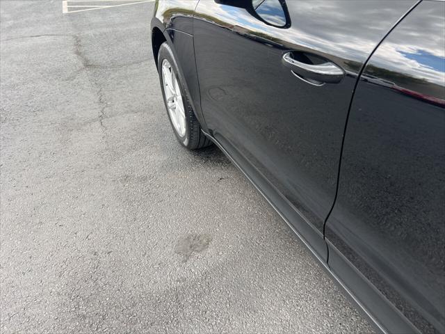 Photo of 2017 Black Porsche Macan