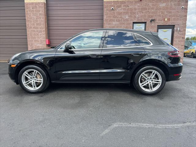 Photo of 2017 Black Porsche Macan