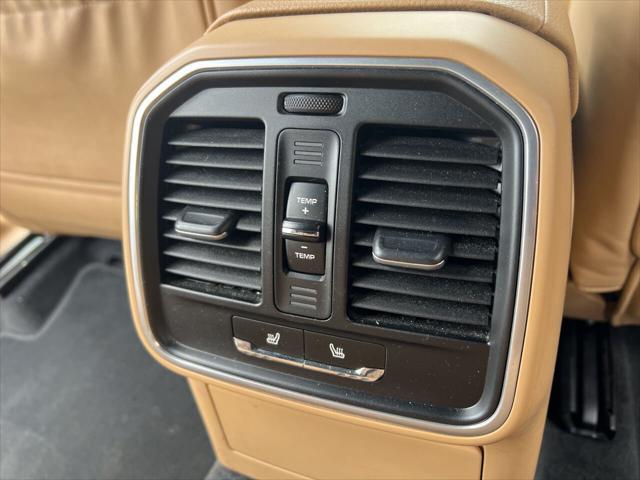 Photo of 2017 Black Porsche Macan