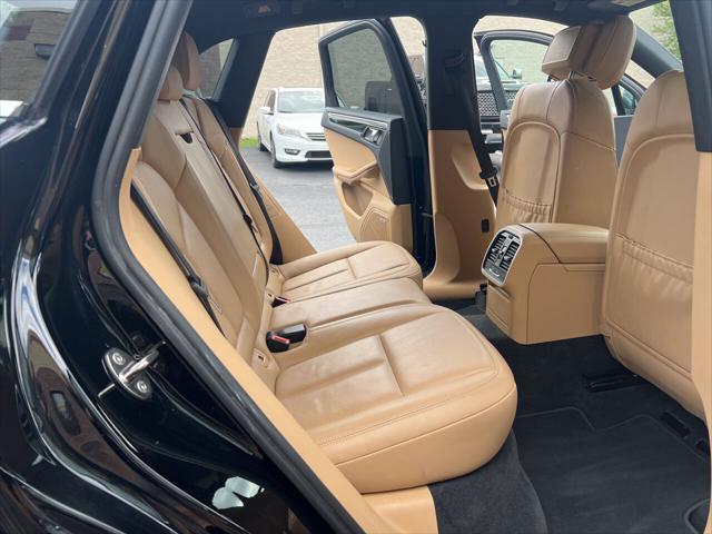 Photo of 2017 Black Porsche Macan