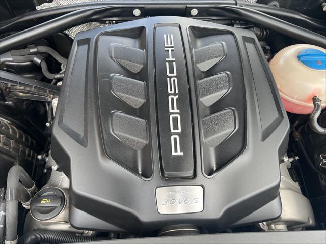 Photo of 2017 Black Porsche Macan