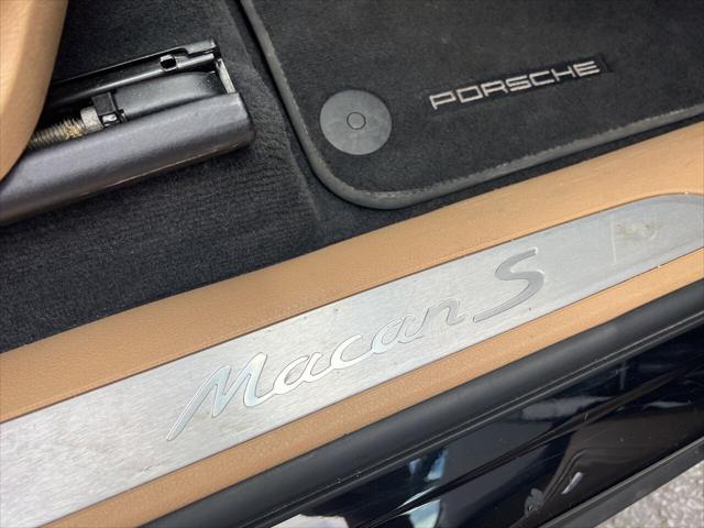 Photo of 2017 Black Porsche Macan
