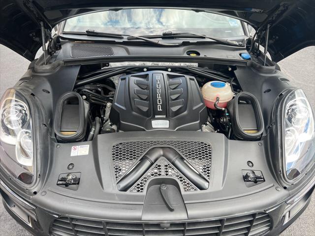 Photo of 2017 Black Porsche Macan