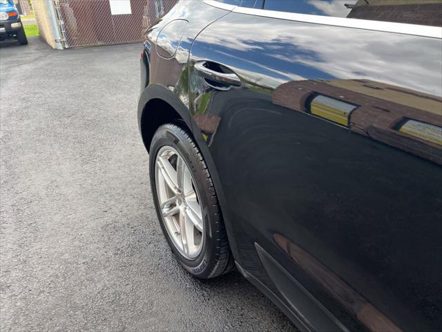 Photo of 2017 Black Porsche Macan