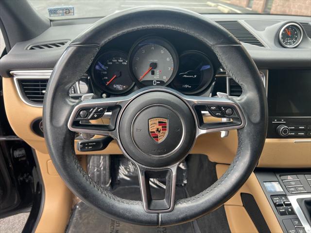 Photo of 2017 Black Porsche Macan