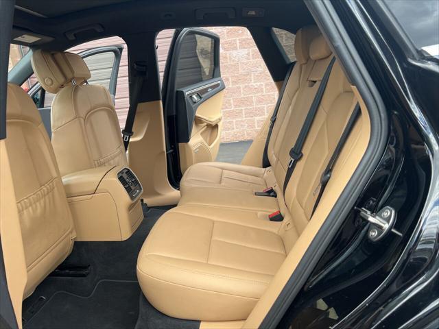 Photo of 2017 Black Porsche Macan