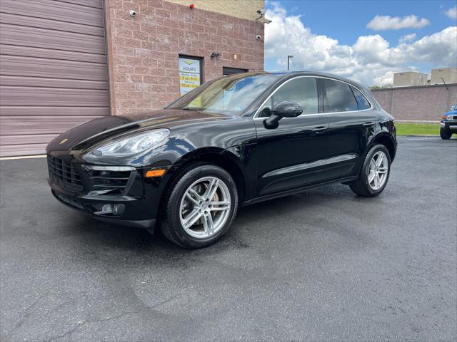 Photo of 2017 Black Porsche Macan