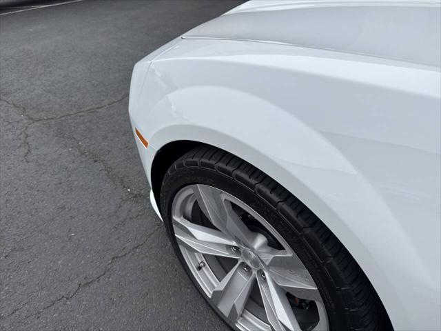 Photo of 2014 White Chevrolet Camaro