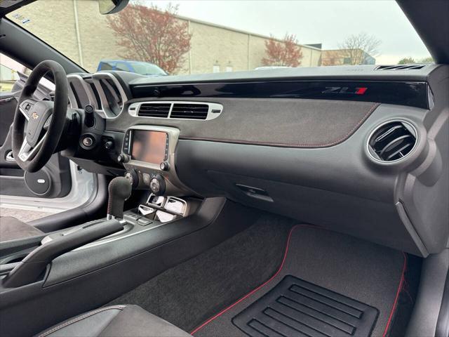 Photo of 2014 White Chevrolet Camaro