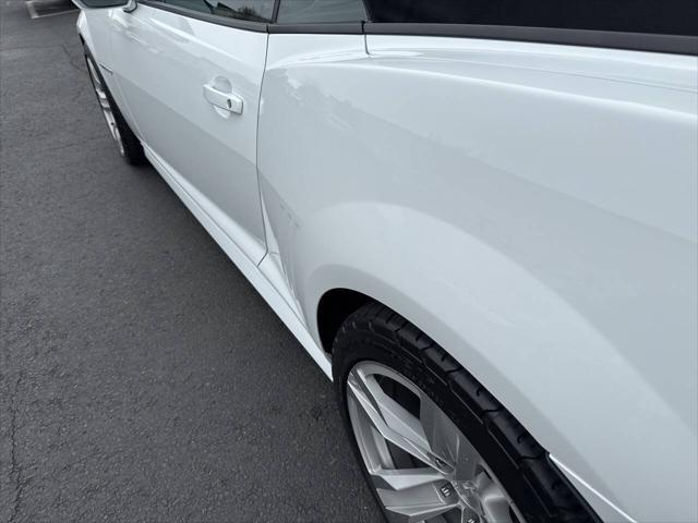 Photo of 2014 White Chevrolet Camaro