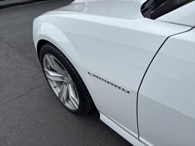 Photo of 2014 White Chevrolet Camaro
