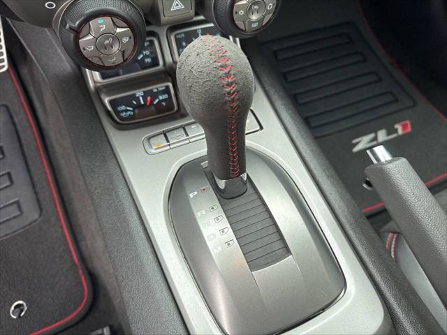 Photo of 2014 White Chevrolet Camaro