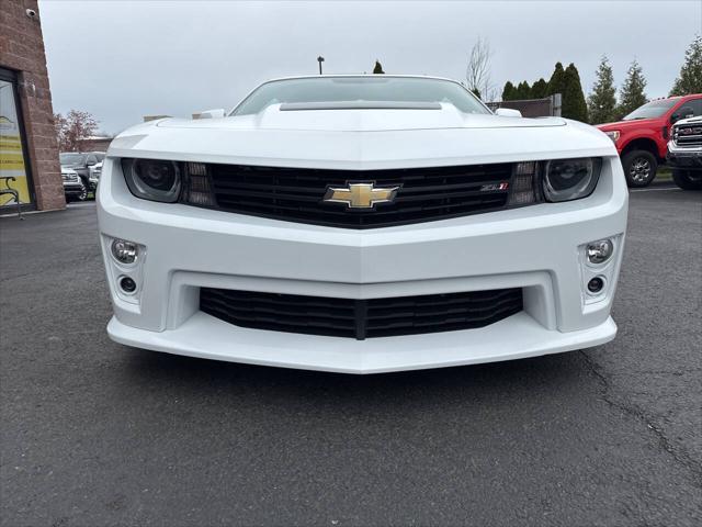 Photo of 2014 White Chevrolet Camaro