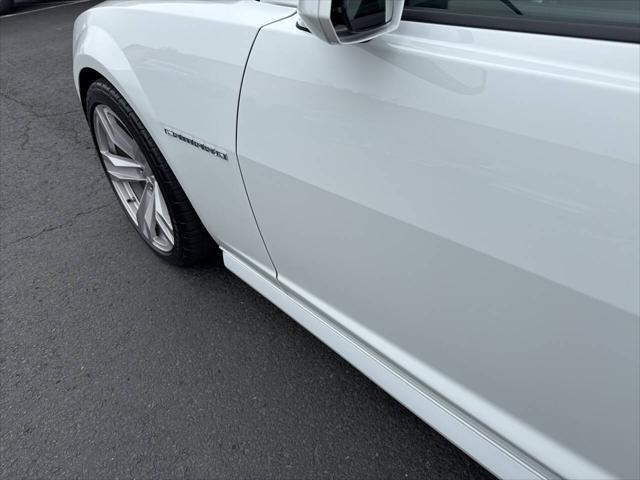 Photo of 2014 White Chevrolet Camaro