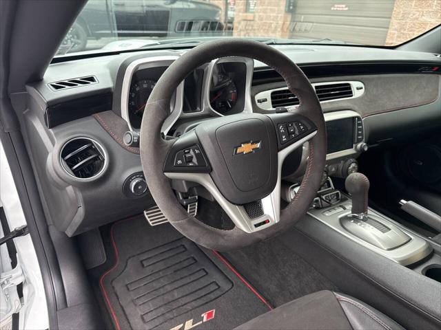 Photo of 2014 White Chevrolet Camaro